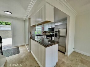 2558 Orange Ave, Unit D in Costa Mesa, CA - Building Photo - Building Photo