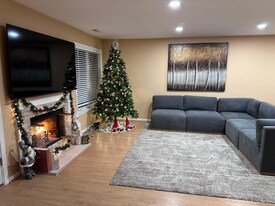 261 Devon Way in Levittown, PA - Building Photo