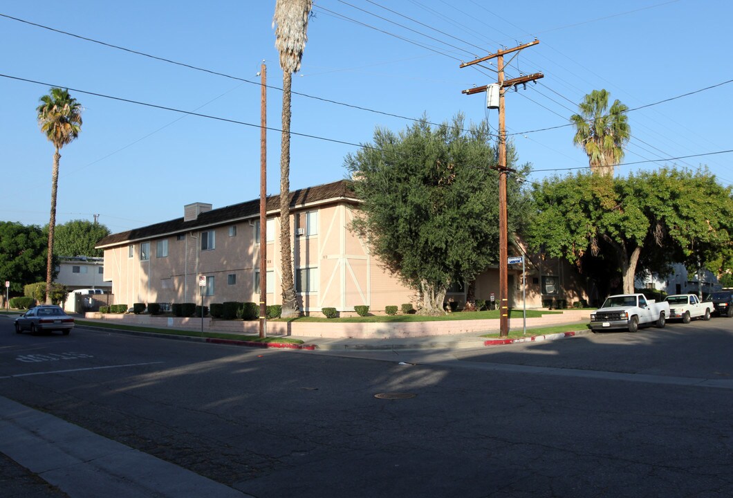 20957 Bryant St in Canoga Park, CA - Building Photo