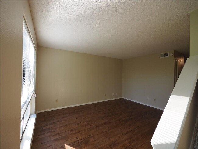 105 Hillside Dr in Elgin, TX - Building Photo - Building Photo