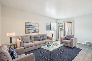 Fox Creek in Layton, UT - Building Photo