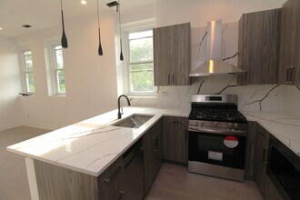 1236 W Hubbard St in Chicago, IL - Building Photo - Building Photo