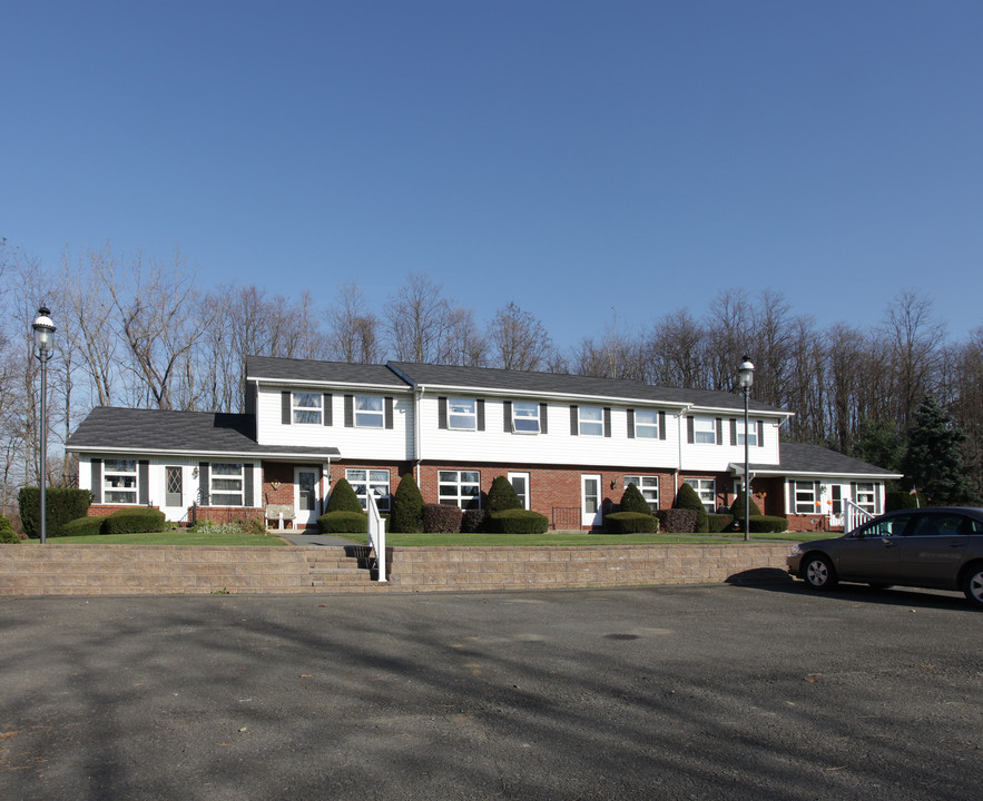 35 Memory Ln in Valatie, NY - Foto de edificio