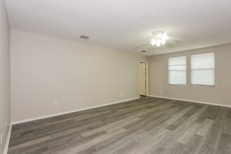 321 Daisy Ln in Burleson, TX - Building Photo - Building Photo