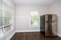 903 Oakhurst St photo'