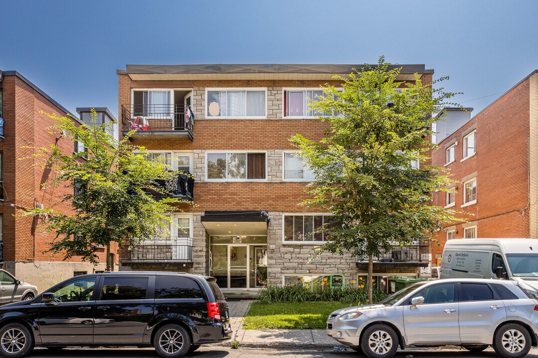 680 du Mont-Cassin in Montréal, QC - Building Photo