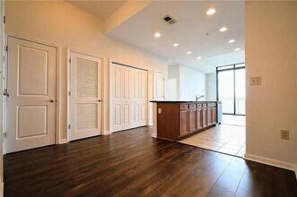 3040 Peachtree Rd in Atlanta, GA - Building Photo - Building Photo