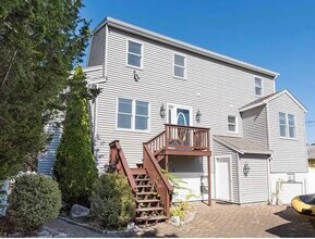 22 Cove St in Wareham, MA - Building Photo - Building Photo