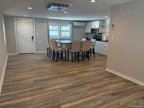 424 Bayville Ave in Bayville, NY - Building Photo - Building Photo