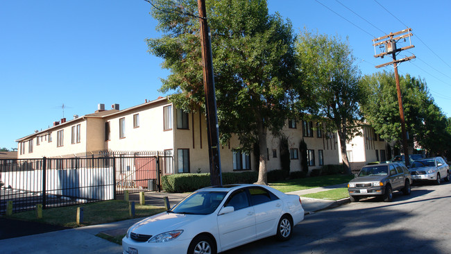 Sylmar Gardens in Panorama City, CA - Building Photo - Building Photo