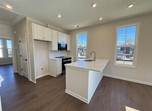 1393 Breezy Cir in Atlanta, GA - Building Photo - Building Photo