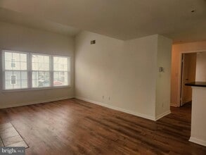 18512 Boysenberry Dr in Montgomery Village, MD - Building Photo - Building Photo