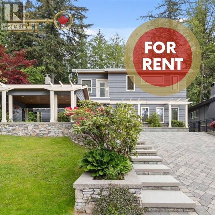 3690 Rutherford Crescent in North Vancouver, BC - Building Photo