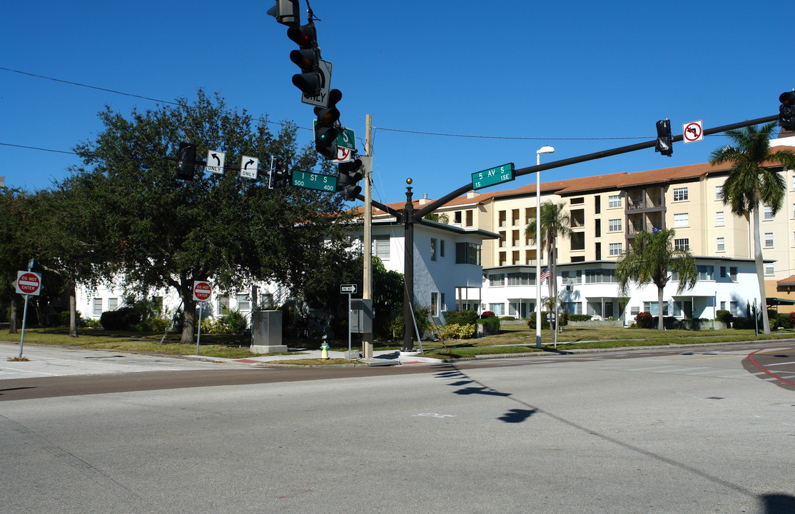 Waterfront Park in St. Petersburg, FL - Foto de edificio