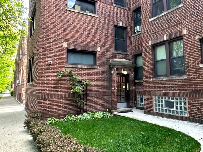 4614 N Sacramento Ave in Chicago, IL - Building Photo - Building Photo