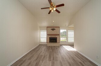 16906 Canary St in Conroe, TX - Building Photo - Building Photo