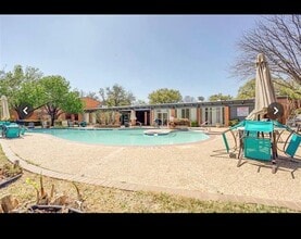 504 E Ave J St in Grand Prairie, TX - Building Photo - Building Photo