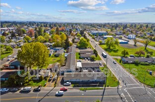 498 N Adair St in Cornelius, OR - Building Photo