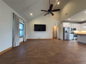 121 High St in Smithville, TX - Building Photo - Building Photo