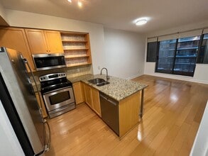 438 King St W, Unit 1 in Toronto, ON - Building Photo - Building Photo