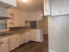 2860 Charleston Dr in Jackson, MS - Building Photo - Building Photo