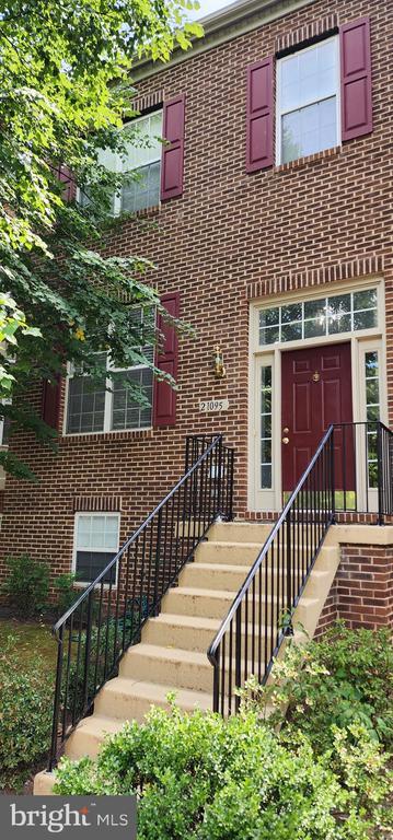 21095 Alberta Terrace in Sterling, VA - Building Photo - Building Photo