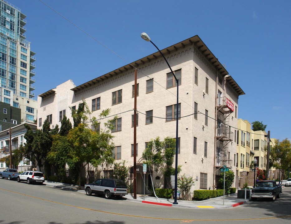 El Roberto Apartments in San Diego, CA - Building Photo