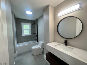 524 Shirley Pkwy in Piscataway, NJ - Building Photo - Building Photo