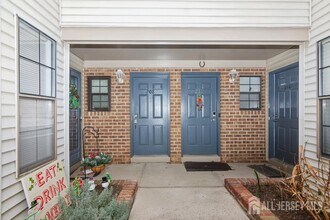 208 Sunshine Ct in Sayreville, NJ - Building Photo - Building Photo