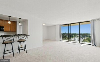 118 Monroe St in Rockville, MD - Building Photo - Building Photo