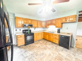 403 Hollister Hill Rd in Plainfield, VT - Building Photo