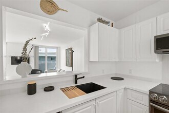 7800 Collins Ave, Unit 502 in Miami, FL - Building Photo - Building Photo