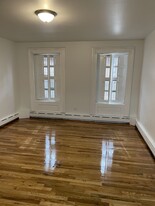 548 Bramhall Ave, Unit Apt 1 in Jersey City, NJ - Foto de edificio - Building Photo