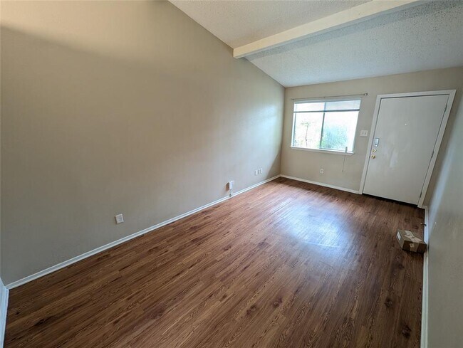 6908 Circle S Rd in Austin, TX - Building Photo - Building Photo