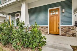 645 N Tyler St in Dallas, TX - Building Photo - Building Photo