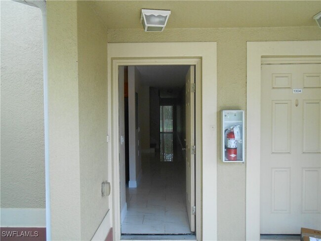 9409 Ivy Brook Run in Ft. Myers, FL - Building Photo - Building Photo