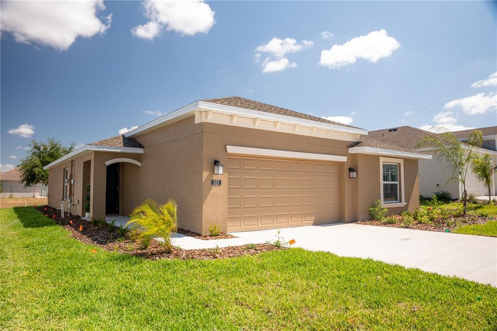 357 Singing Sands Cir in Lake Wales, FL - Foto de edificio