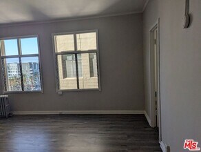 634 S Gramercy Pl in Los Angeles, CA - Building Photo - Building Photo