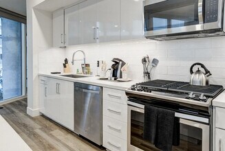 100 Park Blvd in San Diego, CA - Building Photo - Building Photo