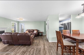 339 Yorkshire Pl, Unit 339 Yorkshire pl in Morganville, NJ - Building Photo - Building Photo