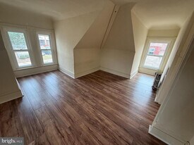 388 W Lancaster Ave in Wayne, PA - Building Photo