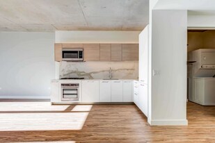 620 W Randolph St in Chicago, IL - Building Photo