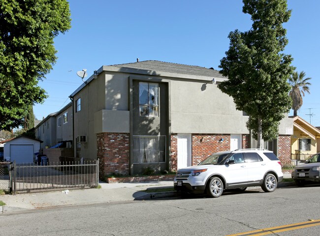 2905 Clarendon Ave in Huntington Park, CA - Building Photo - Building Photo