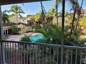 5686 Rock Island Rd in Tamarac, FL - Building Photo - Building Photo