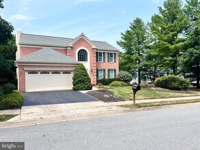 8596 Trail View Dr in Ellicott City, MD - Building Photo - Building Photo