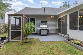 105 Fox Den Ct in Cary, NC - Foto de edificio - Building Photo