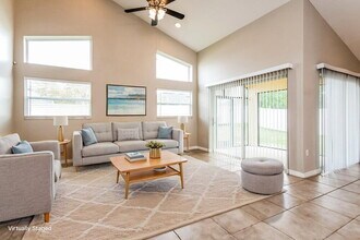 1270 Creekview Ct in St. Cloud, FL - Foto de edificio - Building Photo