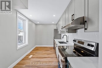 81 St Charles St in Belleville, ON - Building Photo - Building Photo