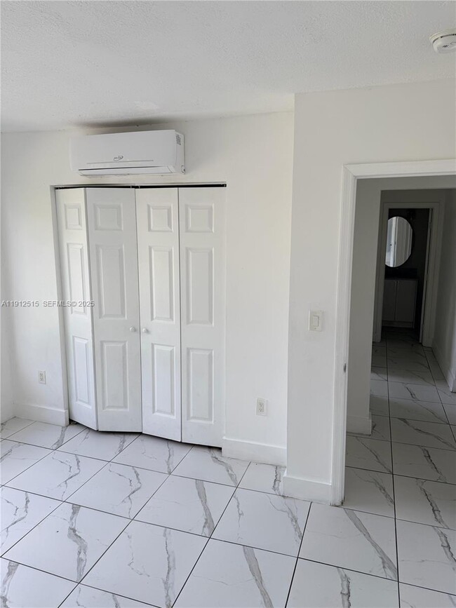 1652 Madison St in Hollywood, FL - Building Photo - Building Photo
