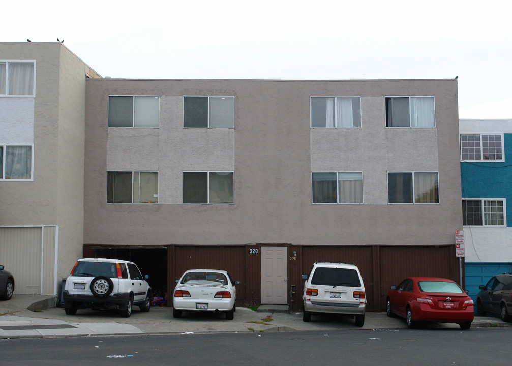 320 Susie Way in South San Francisco, CA - Foto de edificio